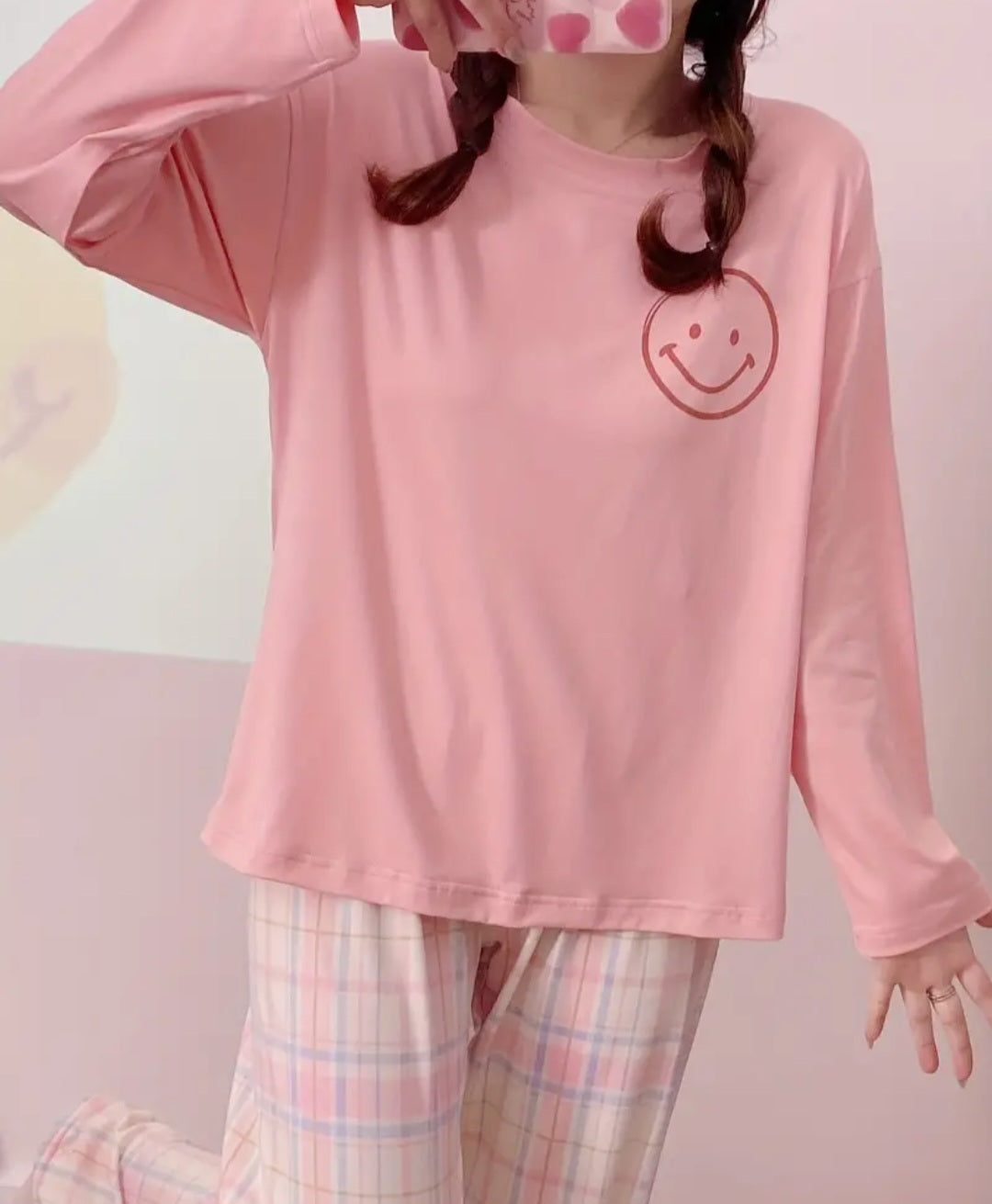 Smiling Face Print Pajama Set
Casual Long Sleeve Round Neck Top & Plaid Pants
Women's Sleepwear for Autumn