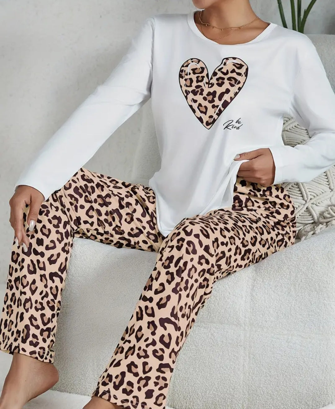 Casual Leopard Pajama Set, Long Sleeve Heart Print Top & Pajama Pants